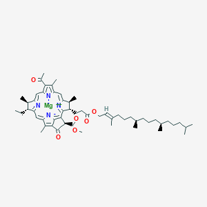 molecular formula C55H74MgN4O6 B101401 magnesium methyl (3R,11R,12R,21S,22S)-16-acetyl-11-ethyl-12,17,21,26-tetramethyl-4-oxo-22-[3-oxo-3-[(E,7R,11R)-3,7,11,15-tetramethylhexadec-2-enoxy]propyl]-23,25-diaza-7,24-diazanidahexacyclo[18.2.1.15,8.110,13.115,18.02,6]hexacosa-1(23),2(6),5(26),8,10(25),13,15,17,19-nonaene-3-carboxylate CAS No. 17499-98-8