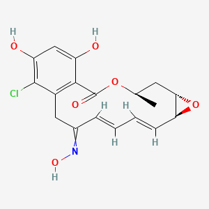 molecular formula C18H18ClNO6 B10752363 6H-Oxireno(E)(2)benzoxacyclotetradecin-6,12(7H)-dione, 8-chloro-1a,14,15,15a-tetrahydro-9,11-dihydroxy-14-methyl-, 6-oxime, (1aS,2Z,4E,14R,15aS)- CAS No. 184537-25-5