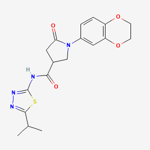 molecular formula C18H20N4O4S B11020131 1-(2,3-dihydro-1,4-benzodioxin-6-yl)-5-oxo-N-[(2E)-5-(propan-2-yl)-1,3,4-thiadiazol-2(3H)-ylidene]pyrrolidine-3-carboxamide 