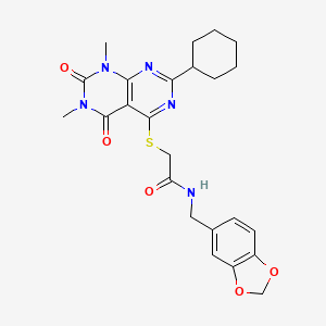 molecular formula C24H27N5O5S B11255874 N-(benzo[d][1,3]dioxol-5-ylmethyl)-2-((2-cyclohexyl-6,8-dimethyl-5,7-dioxo-5,6,7,8-tetrahydropyrimido[4,5-d]pyrimidin-4-yl)thio)acetamide 