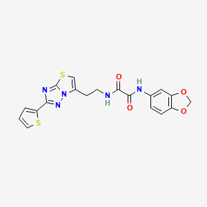 molecular formula C19H15N5O4S2 B11256672 N1-(benzo[d][1,3]dioxol-5-yl)-N2-(2-(2-(thiophen-2-yl)thiazolo[3,2-b][1,2,4]triazol-6-yl)ethyl)oxalamide 