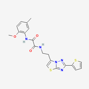 molecular formula C20H19N5O3S2 B11258954 N1-(2-methoxy-5-methylphenyl)-N2-(2-(2-(thiophen-2-yl)thiazolo[3,2-b][1,2,4]triazol-6-yl)ethyl)oxalamide 