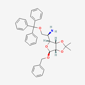 molecular formula C₃₅H₃₇NO₅ B1140174 Benzyl 5-Amino-5-deoxy-2,3-O-isopropylidene-6-O-trityl-alpha-D-mannofuranoside CAS No. 91364-15-7