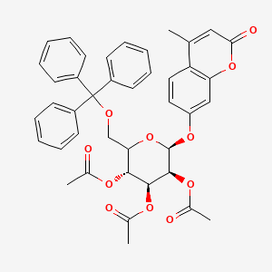 B1141119 4'-Methylumbelliferyl 2,3,4,-Tri-O-acetyl-6-O-trityl-beta-D-glucopyranoside CAS No. 937018-35-4
