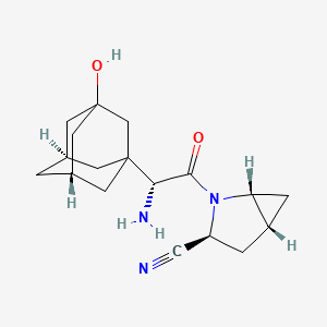molecular formula C₁₈H₂₅N₃O₂ B1141281 (1R,3S,5R)-2-[(2R)-2-氨基-2-[(5S,7R)-3-羟基-1-金刚烷基]乙酰]-2-氮杂双环[3.1.0]己烷-3-碳腈 CAS No. 1564265-98-0