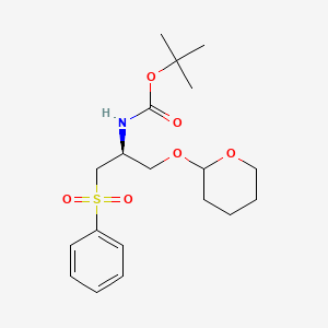 B1142053 tert-butyl N-[(2S)-1-(benzenesulfonyl)-3-(oxan-2-yloxy)propan-2-yl]carbamate CAS No. 116696-85-6