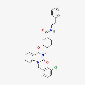 molecular formula C31H32ClN3O3 B11442318 4-((1-(3-chlorobenzyl)-2,4-dioxo-1,2-dihydroquinazolin-3(4H)-yl)methyl)-N-phenethylcyclohexanecarboxamide 