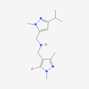 molecular formula C14H22FN5 B11743493 [(5-fluoro-1,3-dimethyl-1H-pyrazol-4-yl)methyl]({[1-methyl-3-(propan-2-yl)-1H-pyrazol-5-yl]methyl})amine 