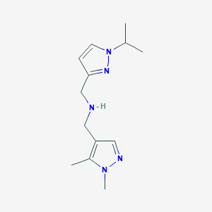 molecular formula C13H21N5 B11752701 [(1,5-dimethyl-1H-pyrazol-4-yl)methyl]({[1-(propan-2-yl)-1H-pyrazol-3-yl]methyl})amine 