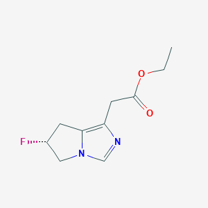 molecular formula C10H13FN2O2 B11755087 ethyl 2-[(6R)-6-fluoro-5H,6H,7H-pyrrolo[1,2-c]imidazol-1-yl]acetate 