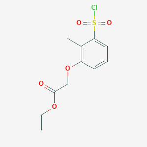 molecular formula C11H13ClO5S B11814597 Ethyl[2-methyl-3-(chlorosulfonyl)phenoxy]acetate 