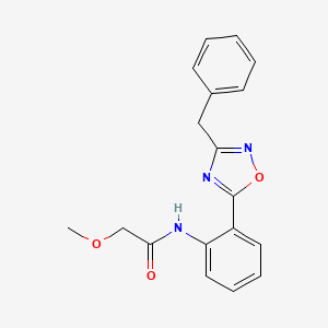 molecular formula C18H17N3O3 B1182818 N-[2-(3-benzyl-1,2,4-oxadiazol-5-yl)phenyl]-2-methoxyacetamide 