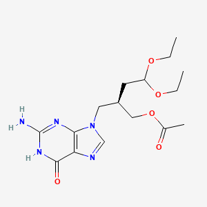 molecular formula C16H25N5O5 B11829826 (R)-2-((2-amino-6-hydroxy-9H-purin-9-yl)methyl)-4,4-diethoxybutyl acetate 
