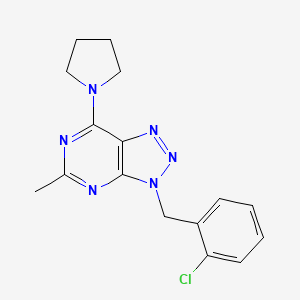 molecular formula C16H17ClN6 B1194797 3-[(2-Chlorophenyl)methyl]-5-methyl-7-(1-pyrrolidinyl)triazolo[4,5-d]pyrimidine 