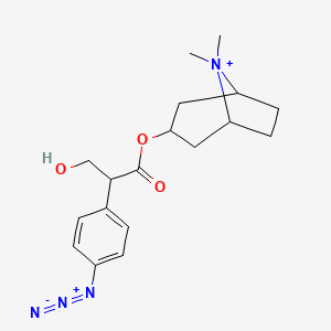 molecular formula C18H25N4O3+ B1196906 (8,8-dimethyl-8-azoniabicyclo[3.2.1]octan-3-yl) 2-(4-azidophenyl)-3-hydroxypropanoate CAS No. 90991-00-7