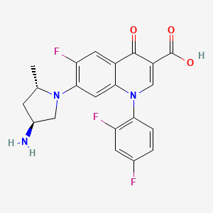 molecular formula C21H18F3N3O3 B1199398 7-[(2S,4S)-4-amino-2-methyl-pyrrolidin-1-yl]-1-(2,4-difluorophenyl)-6-fluoro-4-oxo-quinoline-3-carboxylic acid 
