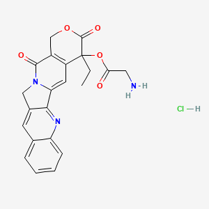 molecular formula C22H20ClN3O5 B1199565 (19-ethyl-14,18-dioxo-17-oxa-3,13-diazapentacyclo[11.8.0.02,11.04,9.015,20]henicosa-1(21),2,4,6,8,10,15(20)-heptaen-19-yl) 2-aminoacetate;hydrochloride 
