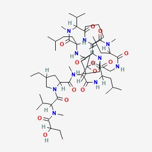 molecular formula C61H104N10O13 B1202283 4-ethyl-1-[2-[2-hydroxybutanoyl(methyl)amino]-3-methylbutanoyl]-N-methyl-N-[4,11,19,26-tetramethyl-6-(3-methylbutyl)-15,25-bis(2-methylpropyl)-2,5,8,14,17,21,24,27-octaoxo-3-propan-2-yl-20-oxa-1,4,7,13,16,23,26-heptazatricyclo[26.3.0.09,13]hentriacontan-18-yl]pyrrolidine-2-carboxamide 