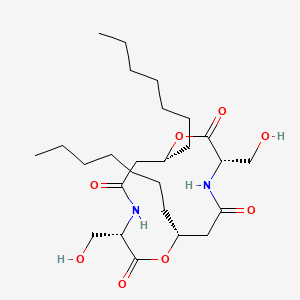 molecular formula C26H46N2O8 B1202507 (3s,7r,10s,14r)-7,14-Diheptyl-3,10-bis(hydroxymethyl)-1,8-dioxa-4,11-diazacyclotetradecane-2,5,9,12-tetrone CAS No. 5285-25-6