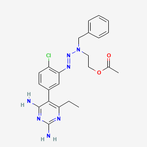 molecular formula C23H26ClN7O2 B1203165 Acetic acid n-[2-chloro-5-[6-ethyl-2,4-diamino-pyrimid-5-yl]-phenyl]-[benzyl-triazen-3-yl]ethyl ester 