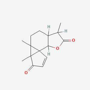 molecular formula C15H18O3 B1204521 光化圣托宁 CAS No. 467-41-4