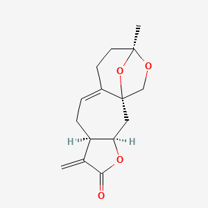molecular formula C15H18O4 B1204667 (1R,3R,7R,13S)-13-methyl-6-methylidene-4,14,16-trioxatetracyclo[11.2.1.01,10.03,7]hexadec-9-en-5-one 