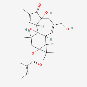 [1,6-Dihydroxy-8-(hydroxymethyl)-4,12,12,15-tetramethyl-5-oxo-13-tetracyclo[8.5.0.02,6.011,13]pentadeca-3,8-dienyl] 2-methylbut-2-enoate