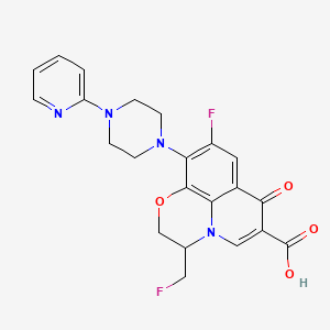 molecular formula C22H20F2N4O4 B1206701 7-Fluoro-2-(fluoromethyl)-10-oxo-6-(4-pyridin-2-ylpiperazin-1-yl)-4-oxa-1-azatricyclo[7.3.1.05,13]trideca-5(13),6,8,11-tetraene-11-carboxylic acid 