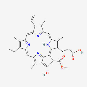 molecular formula C35H36N4O5 B1207974 3-(16-Ethenyl-11-ethyl-4-hydroxy-3-methoxycarbonyl-12,17,21,26-tetramethyl-7,23,24,25-tetrazahexacyclo[18.2.1.15,8.110,13.115,18.02,6]hexacosa-1,4,6,8(26),9,11,13(25),14,16,18(24),19-undecaen-22-yl)propanoic acid 