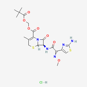 molecular formula C20H26ClN5O7S2 B1208409 (6R,7R)-pivaloyloxymethyl 7-((Z)-2-(2-aminothiazol-4-yl)-2-(methoxyimino)acetamido)-3-methyl-8-oxo-5-thia-1-azabicyclo[4.2.0]oct-2-ene-2-carboxylate hydrochloride 