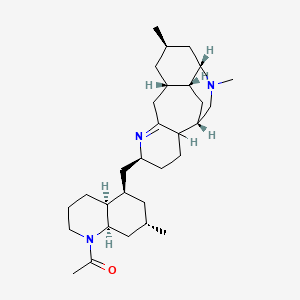 molecular formula C30H49N3O B1208649 1-[(4As,5R,7S,8aR)-5-[[(1S,5S,9S,11R,13S,17R)-11,14-dimethyl-6,14-diazatetracyclo[7.6.2.02,7.013,17]heptadec-6-en-5-yl]methyl]-7-methyl-3,4,4a,5,6,7,8,8a-octahydro-2H-quinolin-1-yl]ethanone 