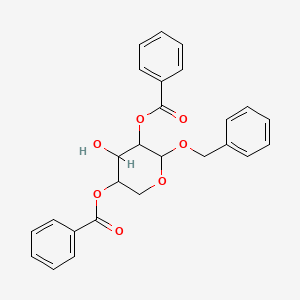 molecular formula C26H24O7 B12098404 (5-Benzoyloxy-4-hydroxy-6-phenylmethoxyoxan-3-yl) benzoate 
