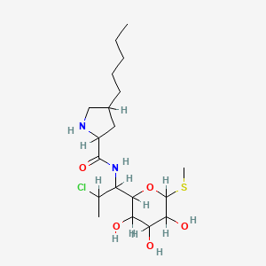 molecular formula C19H35ClN2O5S B1218800 N-[2-chloro-1-(3,4,5-trihydroxy-6-methylsulfanyloxan-2-yl)propyl]-4-pentylpyrrolidine-2-carboxamide 