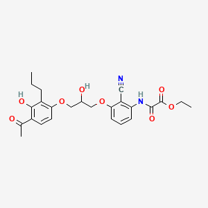 molecular formula C25H28N2O8 B1219238 ((3-(3-(4-Acetyl-3-hydroxy-2-phenylpropylphenoxy)-2-hydroxypropoxy)-2-cyanophenyl)amino)oxoacetic acid ethyl ester CAS No. 91327-53-6