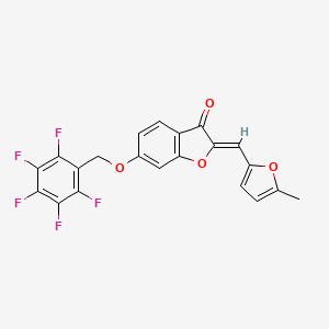 molecular formula C21H11F5O4 B12199893 (2Z)-2-[(5-methylfuran-2-yl)methylidene]-6-[(pentafluorobenzyl)oxy]-1-benzofuran-3(2H)-one 