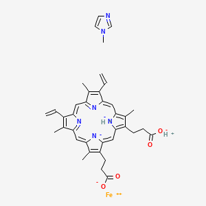 molecular formula C38H38FeN6O4 B1220803 3-[18-(2-Carboxylatoethyl)-8,13-bis(ethenyl)-3,7,12,17-tetramethylporphyrin-21,24-diid-2-yl]propanoate;hydron;iron(2+);1-methylimidazole CAS No. 75994-02-4