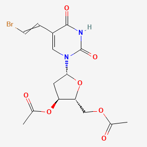 molecular formula C15H17BrN2O7 B1221516 [(2R,3S,5R)-3-acetyloxy-5-[5-(2-bromoethenyl)-2,4-dioxopyrimidin-1-yl]oxolan-2-yl]methyl acetate 