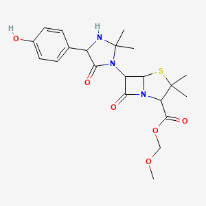 molecular formula C21H27N3O6S B1222073 Methoxymethyl 7-[4-(4-hydroxyphenyl)-2,2-dimethyl-5-oxo-imidazolidin-1-YL]-3,3-dimethyl-6-oxo-2-thia-5-azabicyclo[3.2.0]heptane-4-carboxylate 
