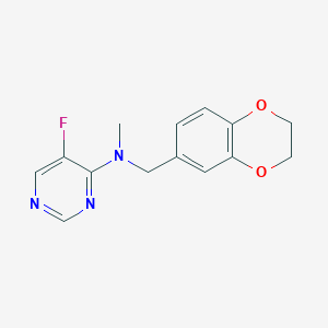 molecular formula C14H14FN3O2 B12238685 N-[(2,3-dihydro-1,4-benzodioxin-6-yl)methyl]-5-fluoro-N-methylpyrimidin-4-amine 