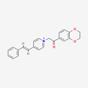 molecular formula C23H20NO3+ B1223909 1-[2-(2,3-dihydro-1,4-benzodioxin-6-yl)-2-oxoethyl]-4-[(E)-2-phenylethenyl]pyridinium 