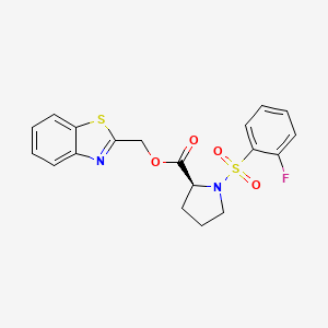 molecular formula C19H17FN2O4S2 B1224940 (2S)-1-(2-fluorophenyl)sulfonyl-2-pyrrolidinecarboxylic acid 1,3-benzothiazol-2-ylmethyl ester 