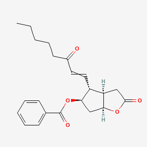 molecular formula C22H26O5 B1225580 [(3aR,4R,5R,6aS)-2-oxo-4-(3-oxooct-1-enyl)-3,3a,4,5,6,6a-hexahydrocyclopenta[b]furan-5-yl] benzoate 