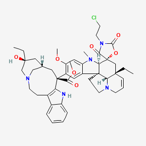 molecular formula C46H56ClN5O7 B1225973 methyl (13S,15S,17S)-13-[(1'R,5R,9'R,12'R,19'S)-3-(2-chloroethyl)-12'-ethyl-5'-methoxy-8'-methyl-2,4-dioxospiro[1,3-oxazolidine-5,10'-8,16-diazapentacyclo[10.6.1.01,9.02,7.016,19]nonadeca-2,4,6,13-tetraene]-4'-yl]-17-ethyl-17-hydroxy-1,11-diazatetracyclo[13.3.1.04,12.05,10]nonadeca-4(12),5,7,9-tetraene-13-carboxylate 