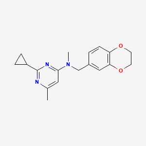 molecular formula C18H21N3O2 B12263372 2-cyclopropyl-N-[(2,3-dihydro-1,4-benzodioxin-6-yl)methyl]-N,6-dimethylpyrimidin-4-amine 