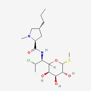 molecular formula C18H33ClN2O5S B1231087 (2S,4R)-N-[(1S,2S)-2-chloro-1-[(3R,4S,5R,6R)-3,4,5-trihydroxy-6-(methylthio)-2-oxanyl]propyl]-1-methyl-4-propyl-2-pyrrolidinecarboxamide 