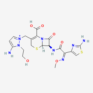 5-Amino-1-(2-hydroxyethyl)-2-[[(6R,7R)-7-[[2-(2-aminothiazol-4-yl)-2-(methoxyimino)acetyl]amino]-2-carboxy-8-oxo-5-thia-1-azabicyclo[4.2.0]oct-2-en-3-yl]methyl]-1H-pyrazol-2-ium