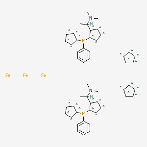 molecular formula C50H54Fe3N2P2 B12321457 1,1'-Bis{(R)-{(RP)-2-[(S)-1-(dimethylamino)ethyl]ferrocenyl}phenylphosphino}ferrocene 