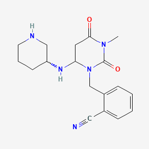 molecular formula C18H23N5O2 B12329076 2-[[3-methyl-2,4-dioxo-6-[[(3R)-piperidin-3-yl]amino]-1,3-diazinan-1-yl]methyl]benzonitrile 