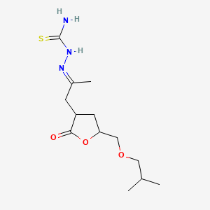 (2E)-2-(1-{5-[(2-methylpropoxy)methyl]-2-oxotetrahydrofuran-3-yl}propan-2-ylidene)hydrazinecarbothioamide (non-preferred name)