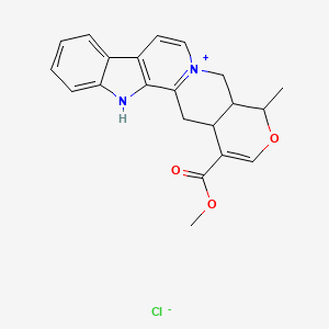 molecular formula C21H21ClN2O3 B1234566 Methyl 16-methyl-17-oxa-3-aza-13-azoniapentacyclo[11.8.0.02,10.04,9.015,20]henicosa-1(13),2(10),4,6,8,11,18-heptaene-19-carboxylate;chloride CAS No. 55322-91-3